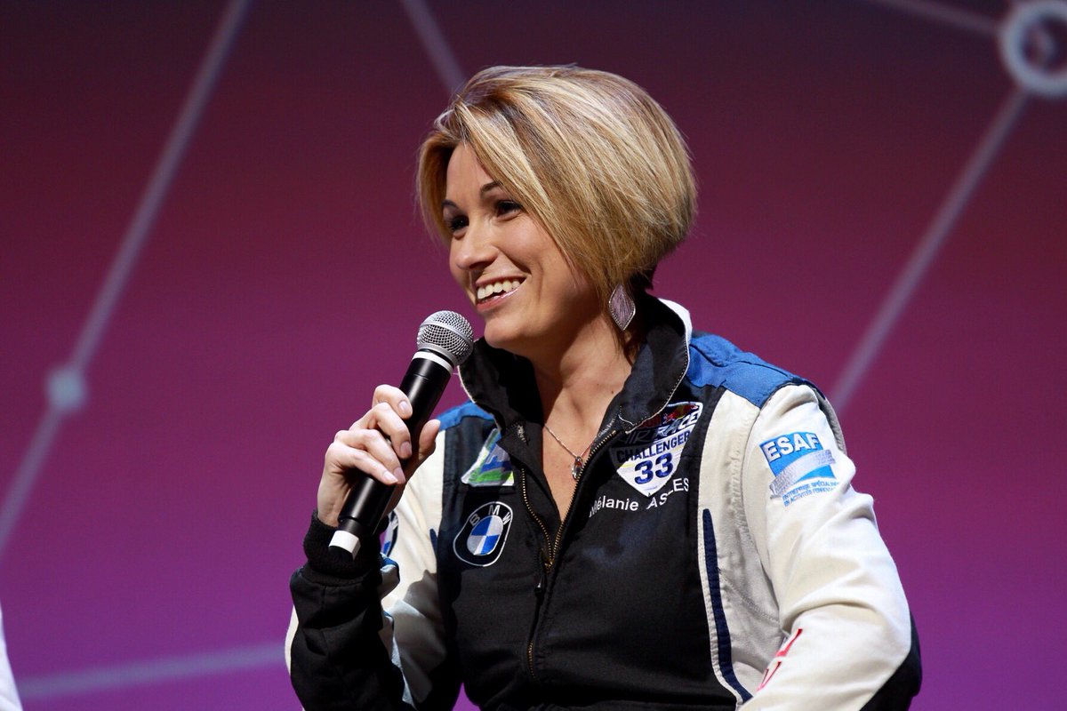 « Si on arrive à imaginer son objectif, à y croire, à prendre son courage à deux mains, on peut essayer et réussir. » <a href="/melanieastles/">Melanie Astles</a>, quintuple championne de France de voltige aérienne #CONNECT2018