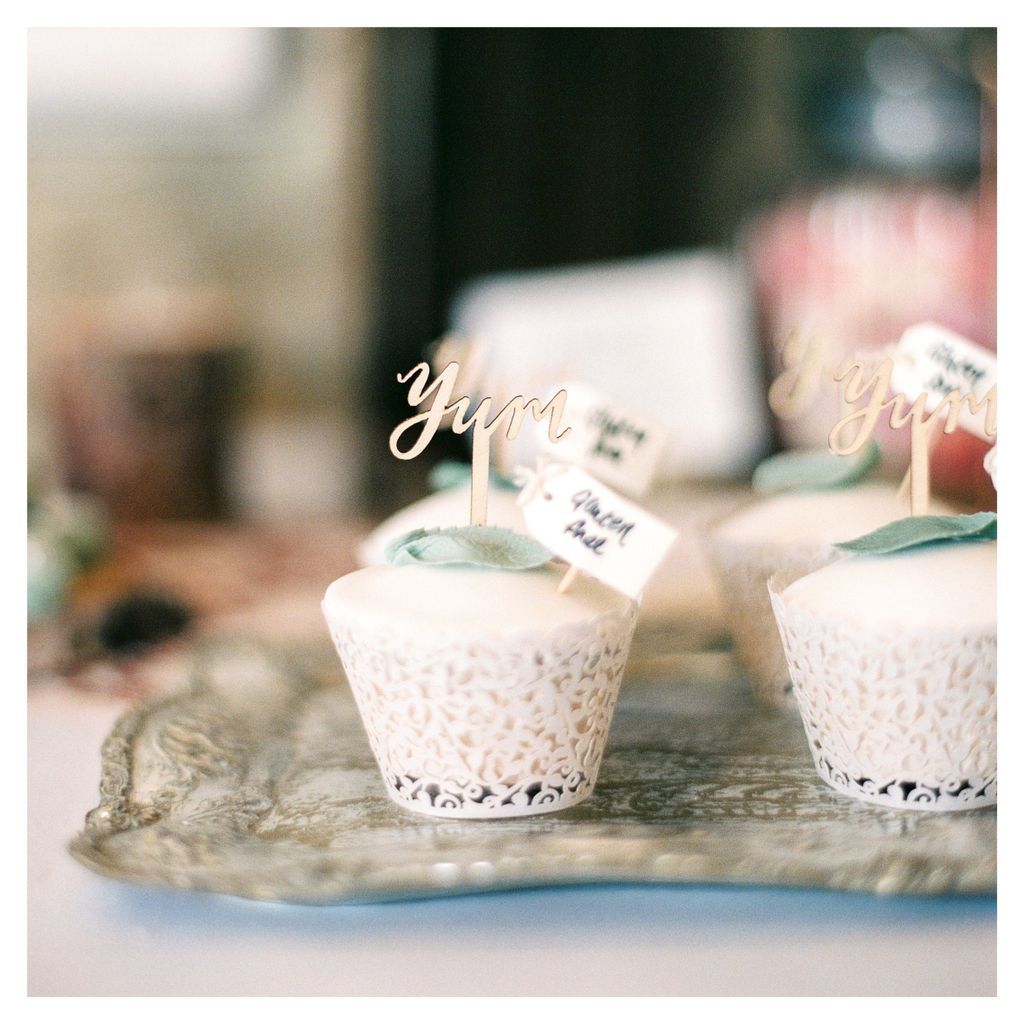Lucy_Davenport's tweet photo. Yum indeed! 
A sneak of Natalie &amp; Kevins dessert station as featured today on @lovemydress
Venue: @CaswellHouse 
Cakes: @cakebyrachel
Wooden laser cutting: @vmbespoke
Decor: @theweddingomd
Catering: @indulgencecater

#caswellhouse #dessertstation #cotswoldweddingphotographer https://t.co/X3YHfjLLli