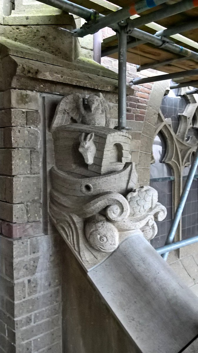 RothuizenAS's tweet image. Eerste luchtboog klaar!

Eerste luchtboog van de Eusebius te Arnhem is bezet met beelden. Prachtige Ark van Noach met dieren gehakt door Koen van Velzen.