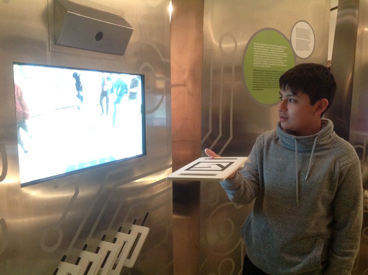 annavilaro's tweet photo. Nanotecnología, genética y robótica en #Btek. Apasionante! #robociencia @coleinnovadores https://t.co/am5XASXkYX