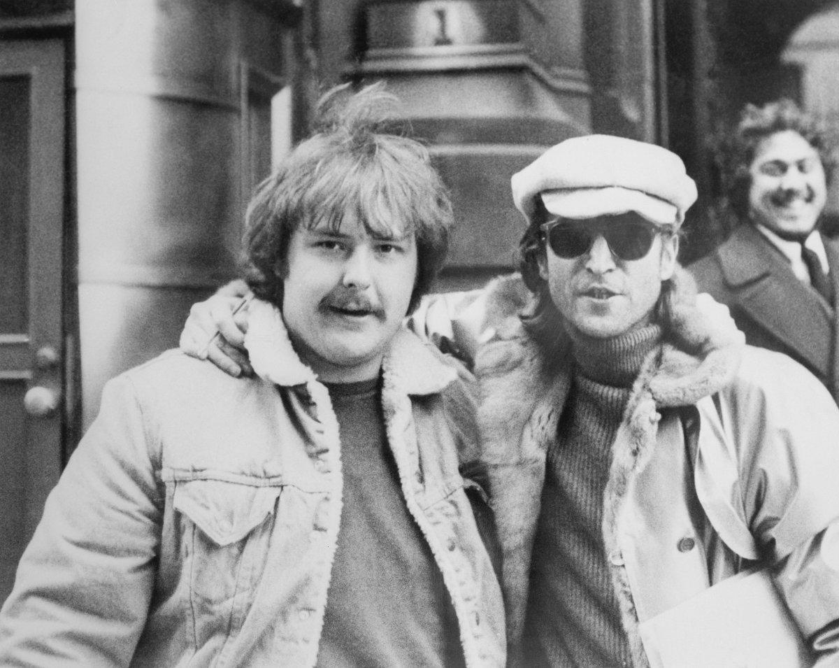 #PaulGoresh who famously snapped the only photo of #JohnLennon with his  killer, one of the last pictures of the legendary Beatle, has died.  nydailynews.com/news/crime/pau…