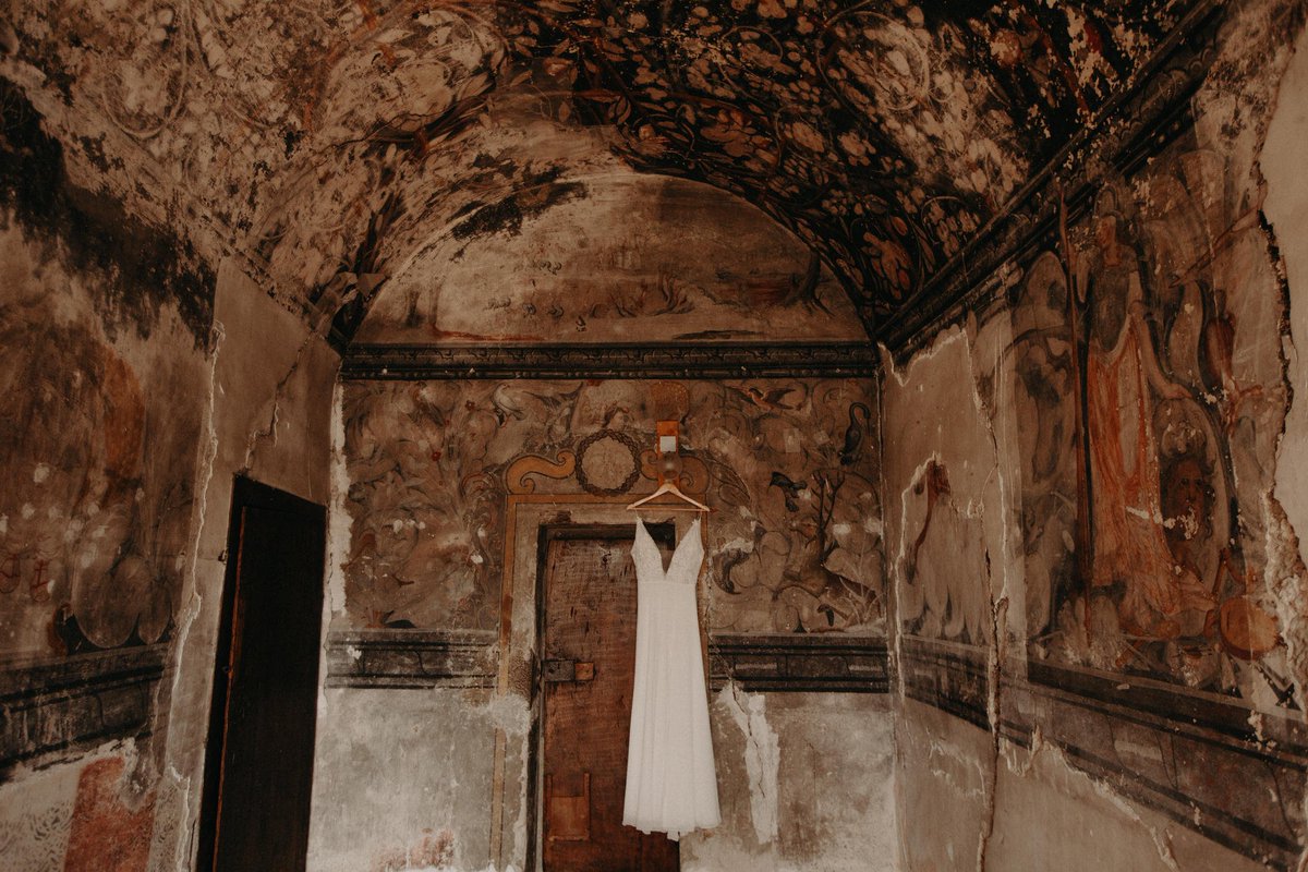 #theattic #realbride #annageorgina #seanandkatephotography #itsinthedetails #irishwedding #dressgoals