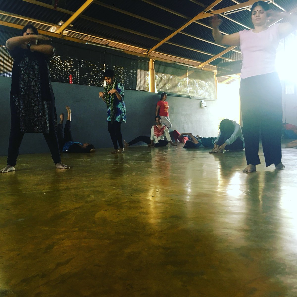 sarah_brinda's tweet photo. Today in Jung and the expressive arts, exploring the tension of the opposites through body and movement, we found playful child v/s cranky old hag; sensuality v/s shame; stubbornness v/s feeling lost
#bodystories #twosidesofthesamecoin #FECAT @Smartmove2011 https://t.co/M6UQ8VaS72