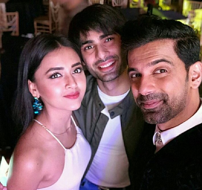 TeamTejasswi's tweet photo. Caption this pic 1 sentences....
#Tejasswi #Anuj #Varun https://t.co/wxFHADl0Qv