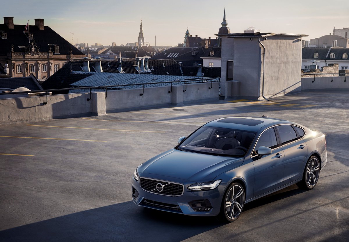 AJACanada's tweet photo. This year's Best Large Premium Car in Canada for 2018 is: Volvo S90 / V90. #CCOTY #CCOTY2018 @volvocarcanada https://t.co/NcrTcvIZjM