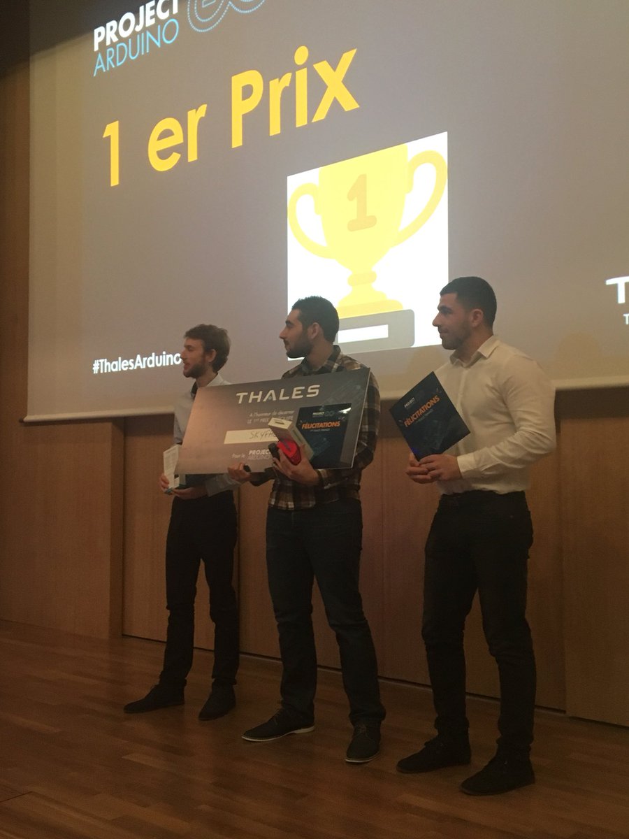 ThalesCareers's tweet image. L’équipe Skyfall avec son module externe pour #drone remporte le 1er prix #ThalesArduino 🇫🇷 félicitation à toute la team 👏👏 !