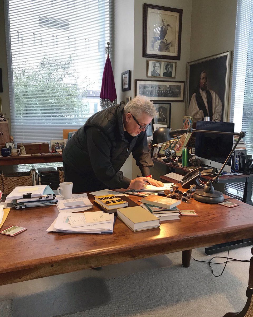 TexasBishop's tweet photo. The Monday-est Thursday ever. #backtothegrind #houstonice #theofficeisfreezing βοΈπ¨βοΈ https://t.co/2jwZmCD6bf