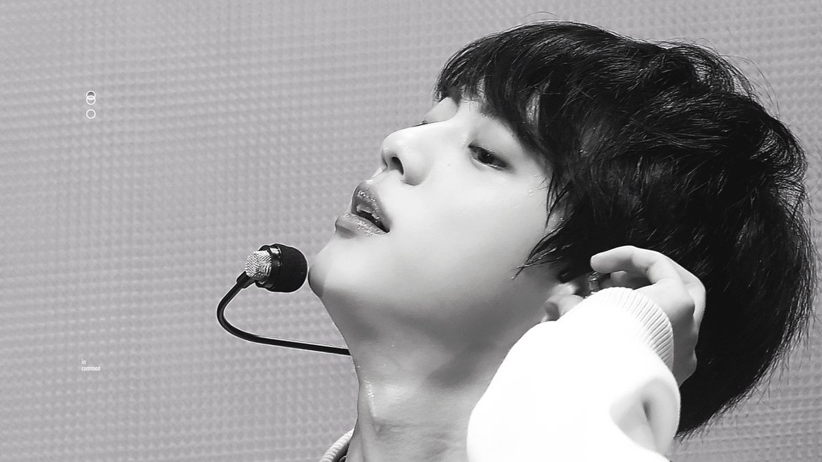Seokjinpicss's tweet photo. OH GOD
https://t.co/Git22upEFr