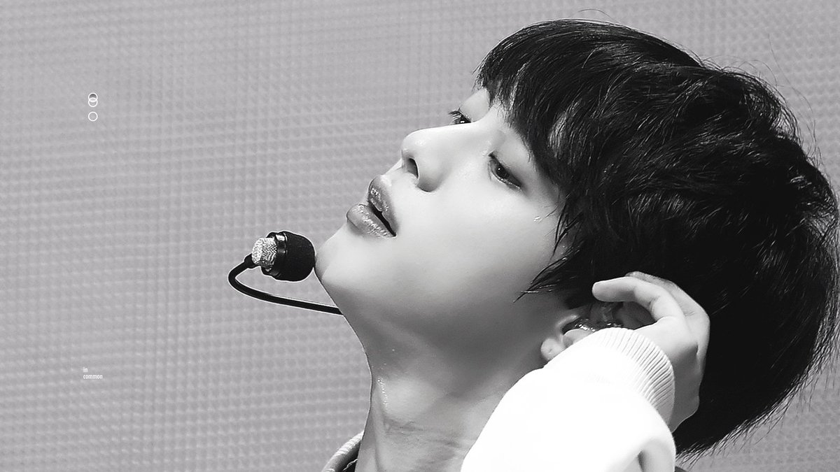 Seokjinpicss's tweet photo. OH GOD
https://t.co/Git22upEFr