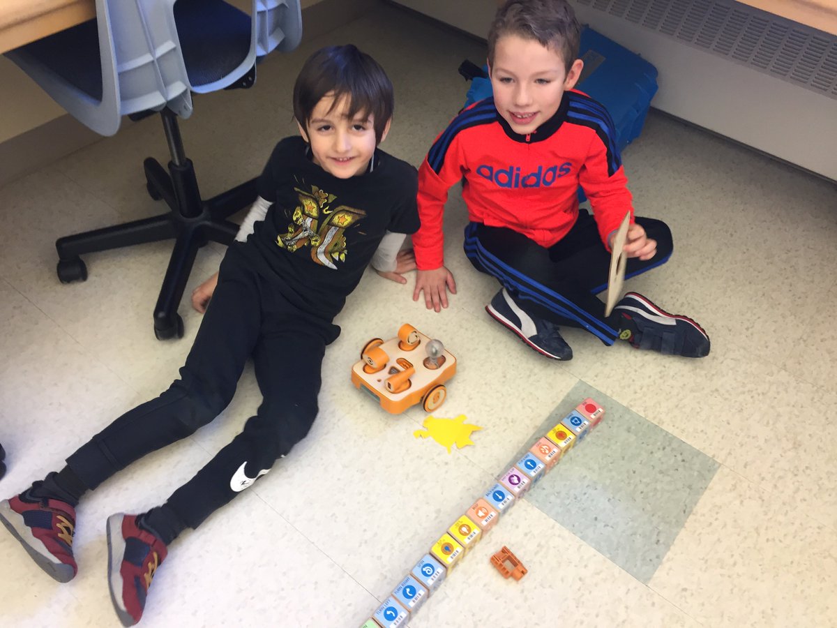 ees_eagles's tweet photo. Mrs. Schwarm's 1st grade STEAM students are designing their Kibo robots. https://t.co/20gJ640A3p