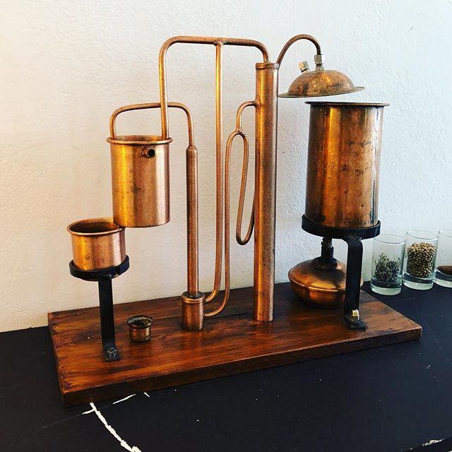 g30_spirits's tweet photo. What is this? #visitingfriends @woodstockginco #loveit #capetown #drinkstagram #bartenderlife #lovegin #ginstagram #craftspirits #flashbackthursday https://t.co/9L0k35DgmW https://t.co/WalxUw0cJF