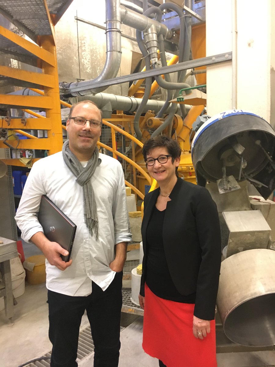 BAMResearch's tweet photo. Heute besuchte Frau Nicola Rother (Leiterin der Geschäftsstelle #lndw18) die BAM und lernte unsere WissenschaftlerInnen und ihre Forschungsarbeiten u.a. zu #Mikroplastik und #BioBeton kennen. Danke für den Austausch, wir freuen uns auf eine gute Zusammenarbeit! (vq) https://t.co/yJzoeJyVaD