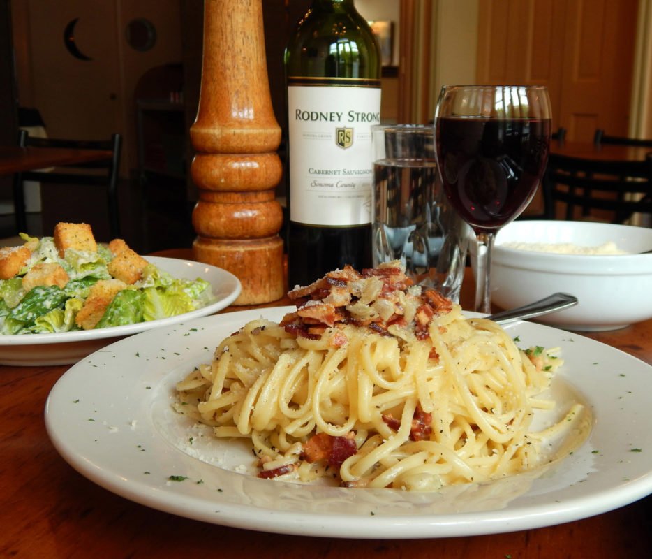 TriRestWeek's tweet photo. Start off this TriRestWeek with a TRW classic @Caffe_Luna!! Authentic Italian fare with a Tuscan Flare! #TriRestWeek https://t.co/5pUY3j0YL6 https://t.co/DBw0dI8wyN