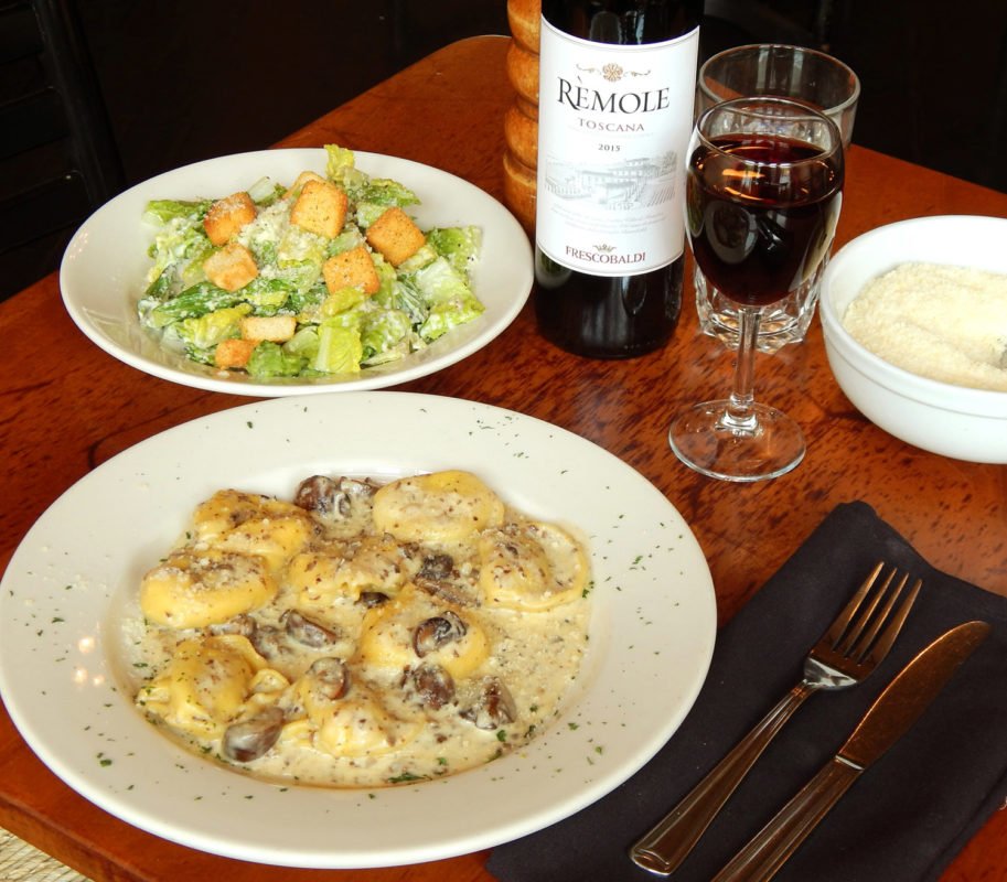 TriRestWeek's tweet photo. Start off this TriRestWeek with a TRW classic @Caffe_Luna!! Authentic Italian fare with a Tuscan Flare! #TriRestWeek https://t.co/5pUY3j0YL6 https://t.co/DBw0dI8wyN