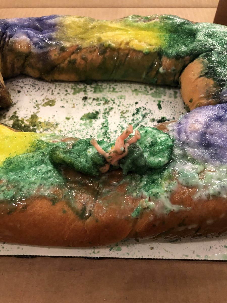 ShopSATCHEL's tweet photo. When Satchel Mama sends us #kingcake but the baby’s already had a few to drink...#thanksMB https://t.co/hTvlEHjXph