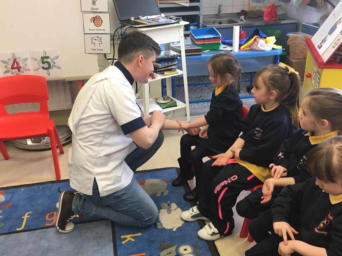 StMarysBscreen's tweet photo. Thank you for the fabulous visit to P1 today @tonycurran82. We had a great time learning about the role of a nurse and all the important work they do. #LearningCaringSharing #PeopleWhoHelpUs #MaleNurse #FollowYourDreams https://t.co/JAx6pH3Xso