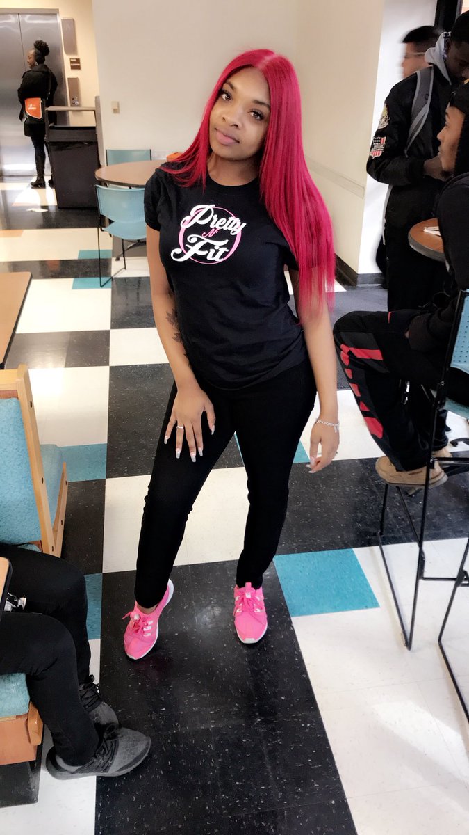 AntiRose_'s tweet photo. Get fit or get lost #PrettyNFit 💓 https://t.co/CShMNoM7BX