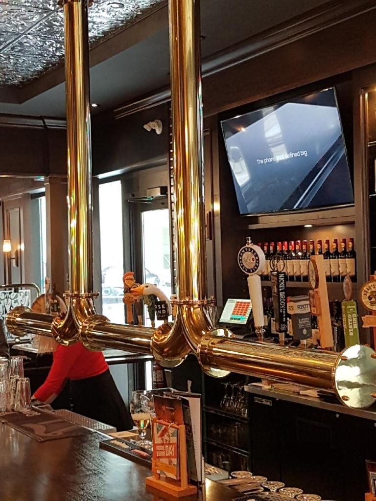 CanadianBevSupp's tweet photo. Buying valuable real estate on the bar! We take great pride in designing and assembling custom towers for our beverage system installation partners. This beauty is fabricated from 304SS pipe and finished with PVD brass. https://t.co/qgVuXAKjBN