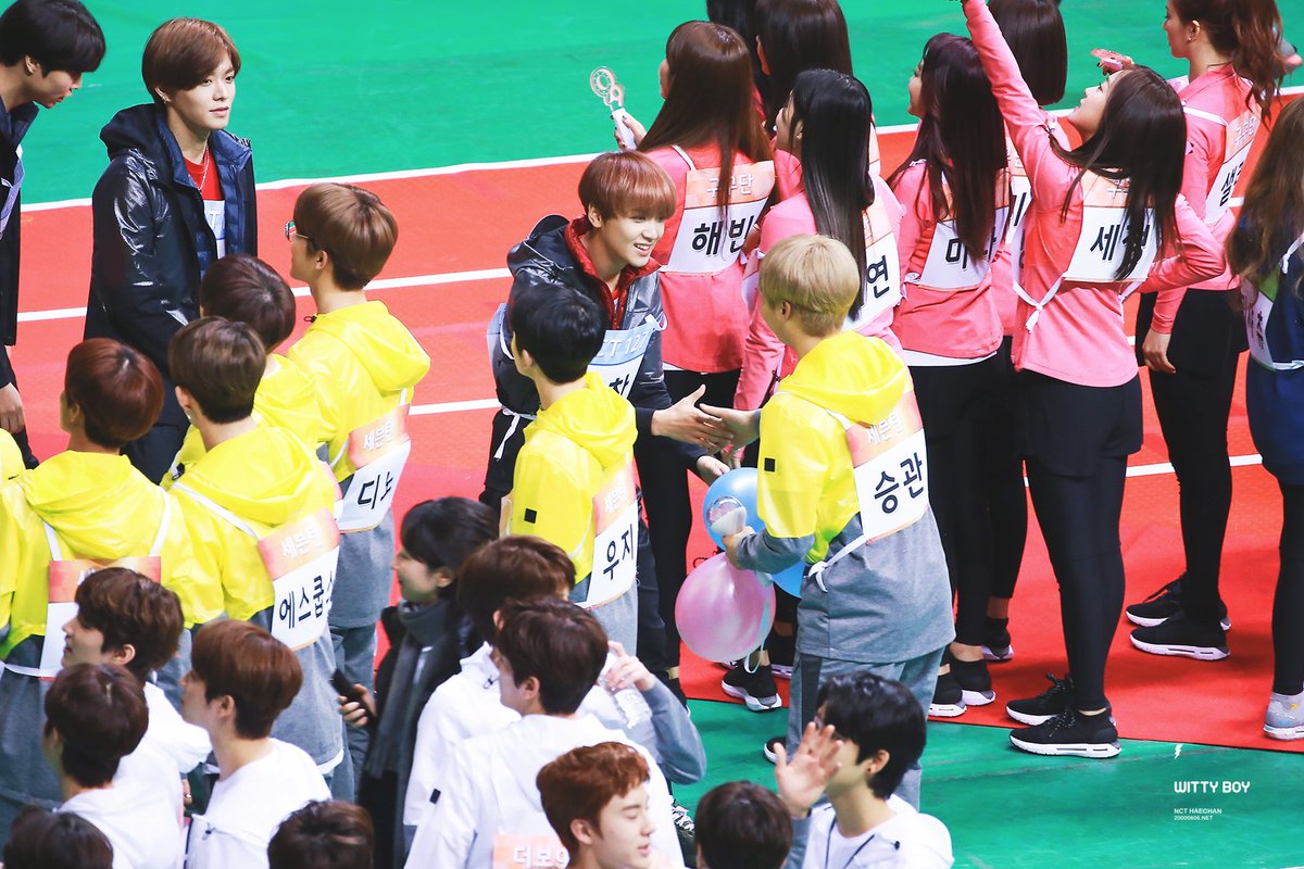 180115 ISAC 2018 donghyuck and seungkwan greeted eachother!!! my jeju boys 