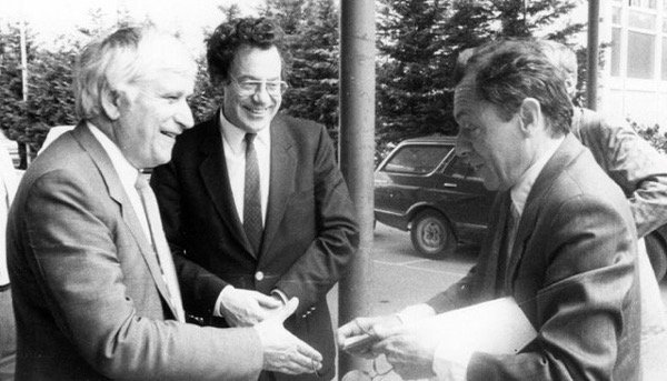 🧐Aux origines de la #compublique... Un anniversaire qui nous invite à remonter aux origines du métier dans les années 80. Cette histoire nous éclaire aujourd’hui sur la profession et l’originalité de son réseau <a href="/cap_com/">Cap'Com</a> 
👉bit.ly/2rmZROc