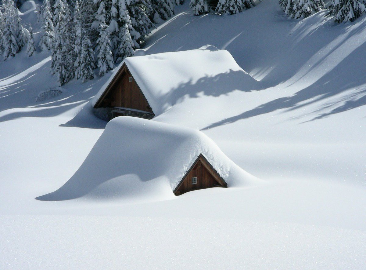 Er is de laatste dagen en weken ruim voldoende sneeuw in Oostenrijk gevallen, dus je kunt komen genieten van de wintersport.
tirolinfo.nl