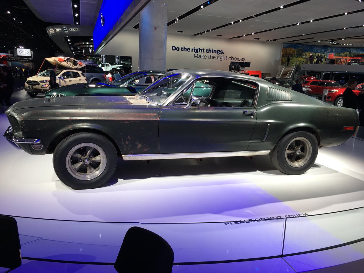 JPFreek's tweet photo. #NotJeep but it was cool seeing one of the actual Bullitt movie Mustangs at #NAIAS2018 in the @Ford booth next to the new 2019 Bullitt Edition.
Love that green! https://t.co/9igZu8FE0I