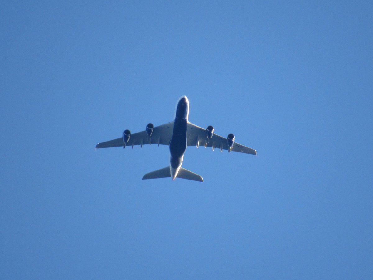 ian_bill67's tweet photo. @DaveWallsworth @British_Airways G-XLEB Just took off and heading north over Milton Keynes on route to SFO fl150 #aviation #planes #planespotting #contails #aviationgeek #canon #sx530hs #Airbus #A380 https://t.co/g3EFDTvhZP