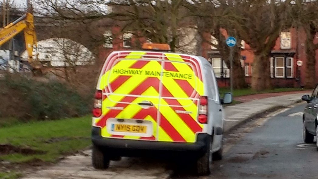 livepedestrian's tweet photo. @ETAservicesltd @Tesco and why does @lpoolcouncil use contractors that break the law? #pavementobstruction #doubleyellow.  Lady who was forced to walk with her dog on the road  said this has happened all week. https://t.co/HxfbmxCJQ8