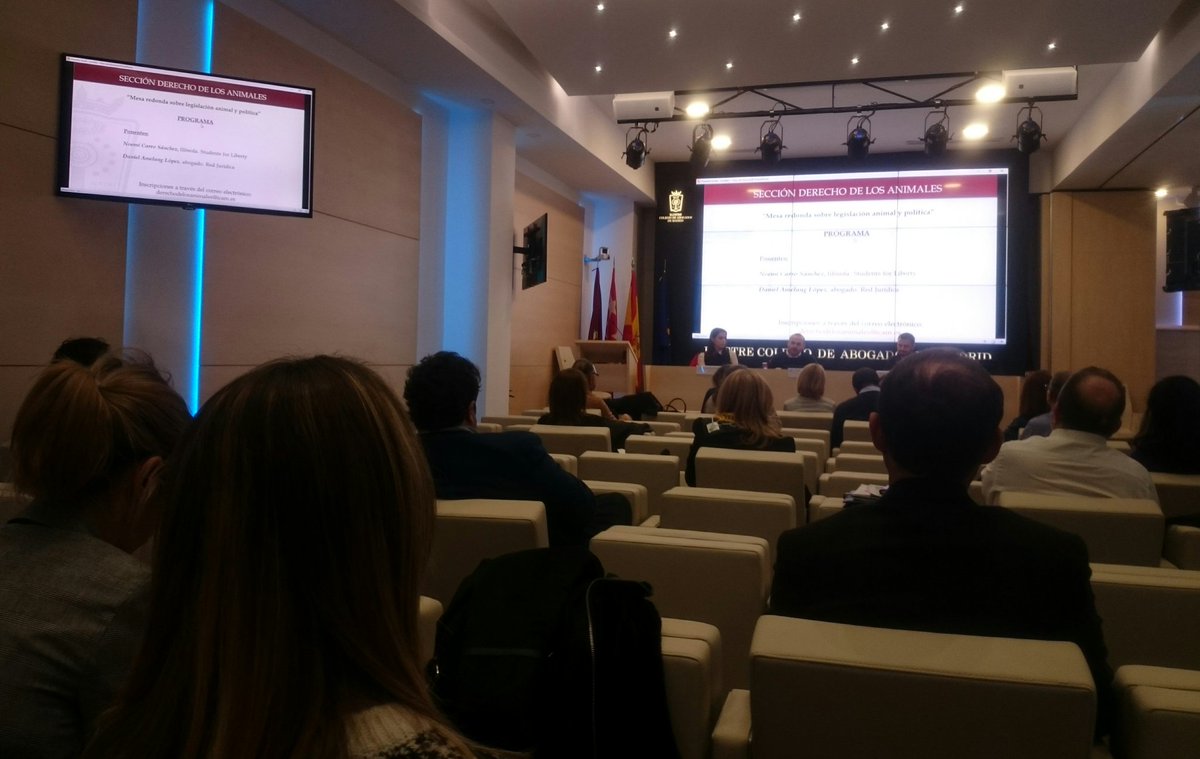 Fin de la "Mesa redonda sobre legislación animal y política" en el <a href="/icam_es/">Ilustre Colegio de la Abogacía de Madrid</a> organizada por la Sección Derecho de los animales. Coincidencia en la necesidad de ampliar la consideración del ser humano hacia el resto de seres vivos.