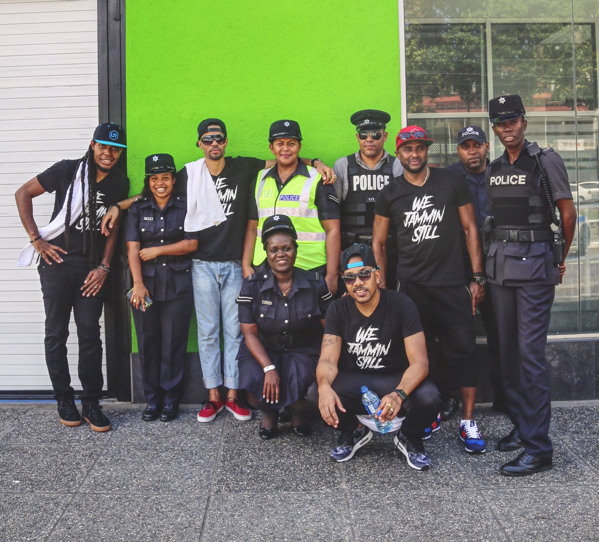 ultimaterejects's tweet photo. Met up with these officers a few times well over the last year. Nothing but love each time! #wejamminstill #fullextreme #throwback https://t.co/z28gD1AP29