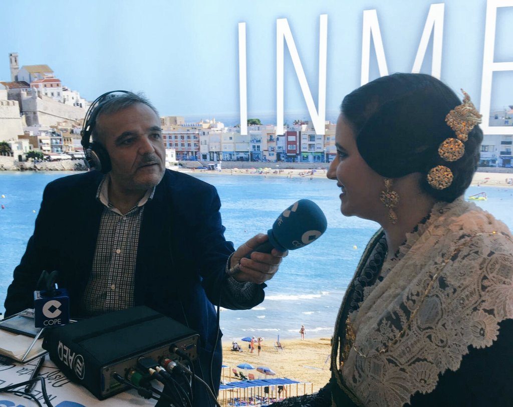 Momentazo desde #Fitur2018 cuando <a href="/CarlaBernat/">Carla Bernat Pascual</a> reina <a href="/festesdeCS/">Festes de Castelló</a> ha cantado por <a href="/davidotero/">davidotero</a> quien actúa en fiestas #Magdalena2018...