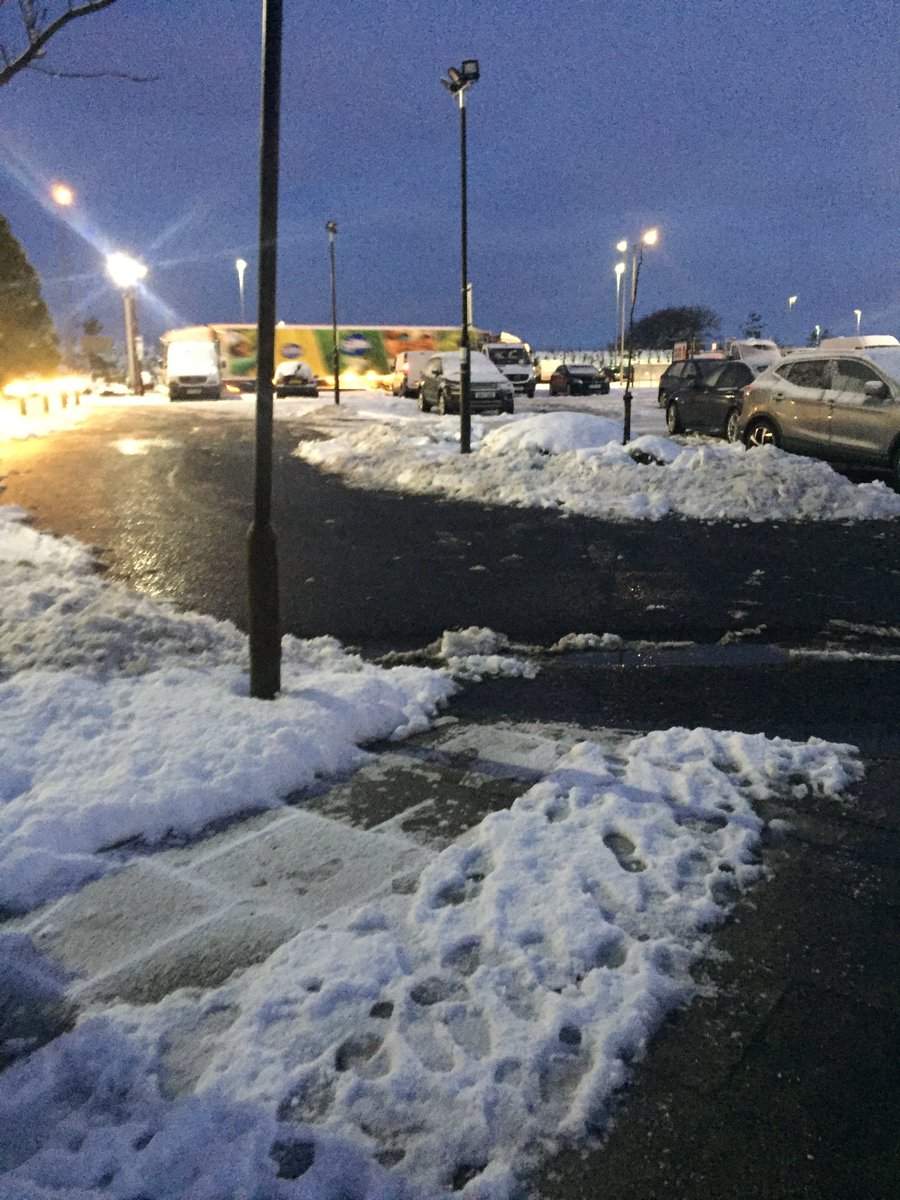 PIMotherwell's tweet photo. The lovely @Elmaodonnell14 from @be_newhouse and I definitely deserved our hot chocolates today! 2 hours worth of snow shovelling and de-icing at 6am this morning getting our car park cleared for our fabulous guests! ❄️ @SDEBDD @AndyFr4ncis https://t.co/osNtZxTkdD
