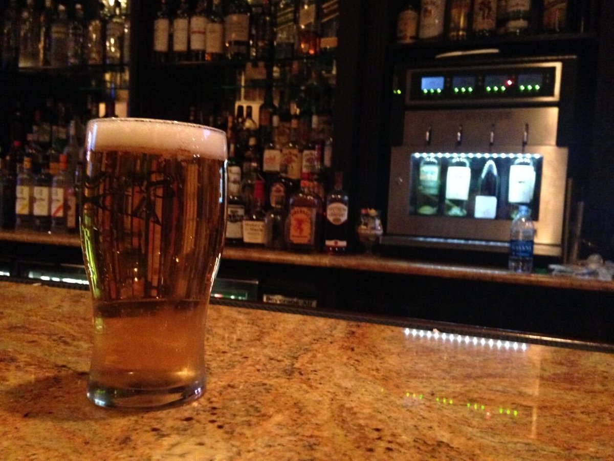 CalabriasPizza's tweet image. Thirsty Thursday just wouldn't feel right without a nice, cold pint. Come in for a beer and sample our Bar Menu at Calabria. #ThirstyThursday #ColdPints #Beer