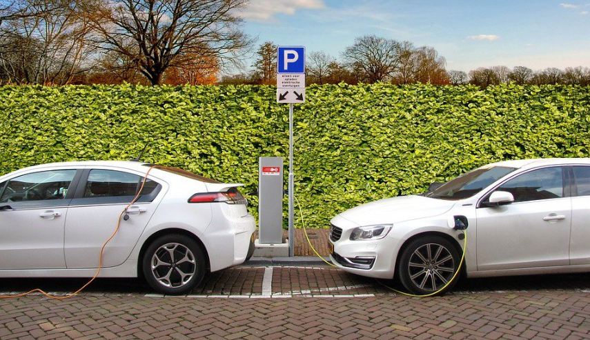 Meteocastluis12's tweet photo. #18Ene @expatriado12 Adaptarse o morir: la industria del #automóvil debe adaptarse rápidamente a los cambios tecnológicos y al endurecimiento de las reglamentaciones medioambientales, o arriesgarse a quedar atrás, según un nuevo análisis. 🚗🚙 https://t.co/q7KLfwBphv