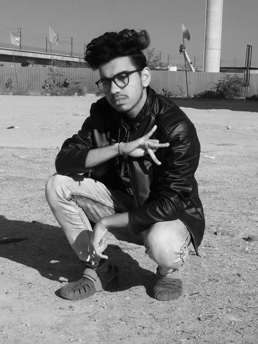 RohiitKDM's tweet photo. #RohitKDM Style ππ https://t.co/oWOIuDwjqr