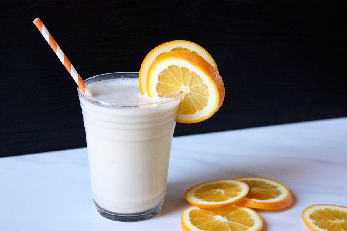 Bring back the nostalgia of childhood with our orange creamsicle smoothie. 🍊It’s healthy and guilt free! 👊🏼💪🏼 goodthymekitchen.com/orange-creamsi…