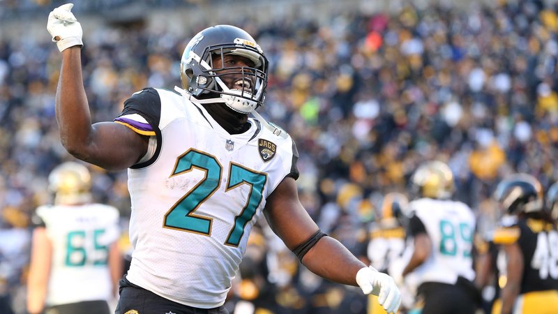 NESN's tweet photo. The driver who rear-ended Jags RB Leonard Fournette on Tuesday turned out to be a Steelers fan who was at Heinz Field on Sunday for Pittsburgh's loss. We're not kidding. https://t.co/OM6DD58Ul8 https://t.co/hUpFnFfbRC
