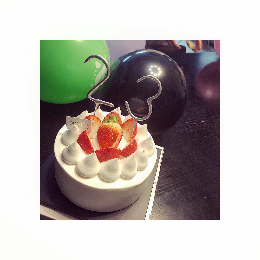 jennierubyjan4's tweet photo. #BLACKPINK #BLINK #JENNIE #JENDEUKIE #BDAYTODAY #JENDEUKIEDAY #THANKYOU #ILOVEYOUALL #오늘은 #해피 #젠득 #데이 #고마워요 #블링크 #멤버들도고마워요
https://t.co/hxifMQ72ae https://t.co/xHD45OcOkL