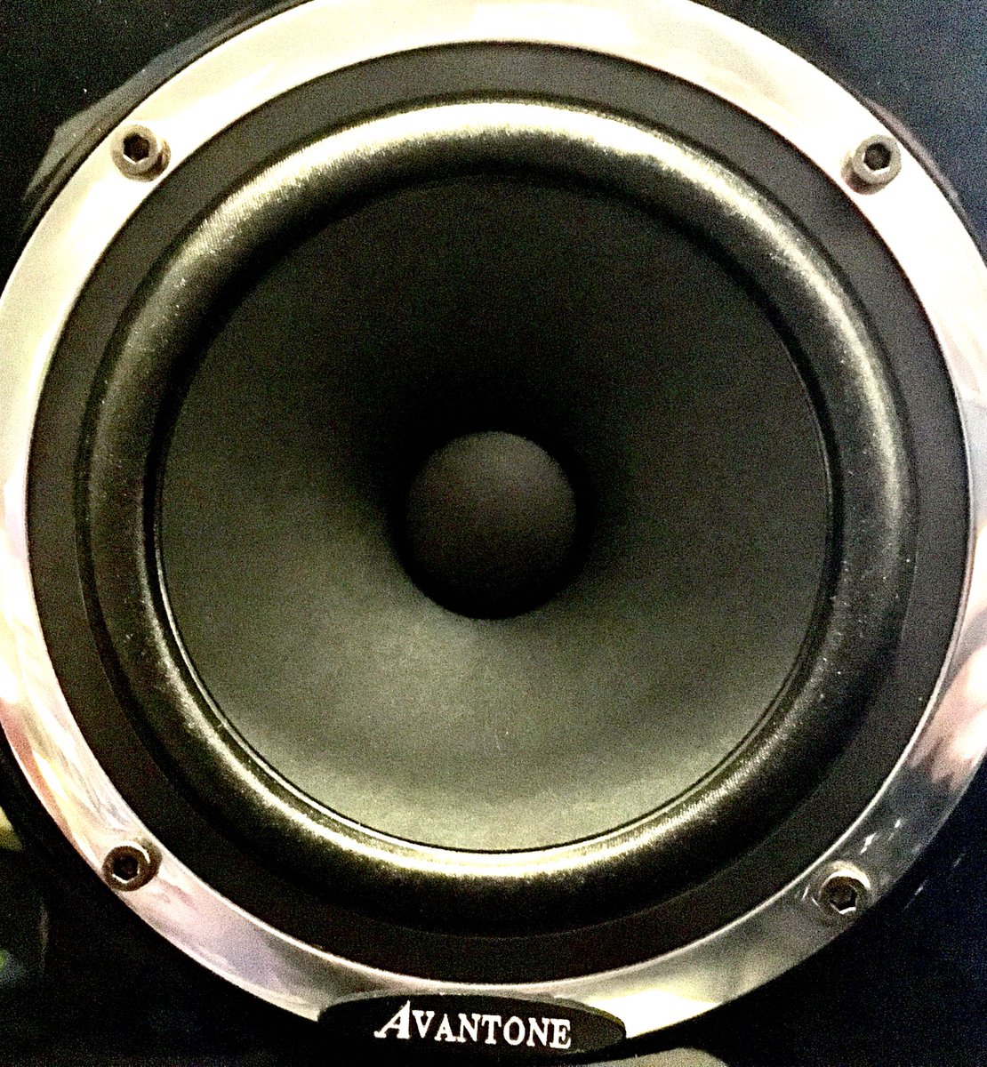 rydem1's tweet photo. X Ray Vision
#avantone #mixing #music #audio #woofer #tweeter #speaker #monomix https://t.co/bSNOupm2pD