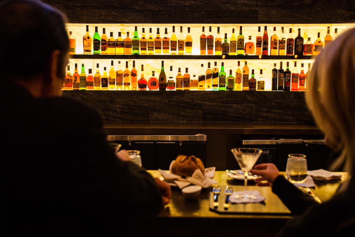 Long day at work? Join us at Vallone's for welcoming smiles, cozy private dining rooms, and Americana comfort food. Our #HappyHour is Mon-Fri from 4:30-6:30 pm and all day Sunday in the Bar &amp; Bistro. bit.ly/2Dhq16d