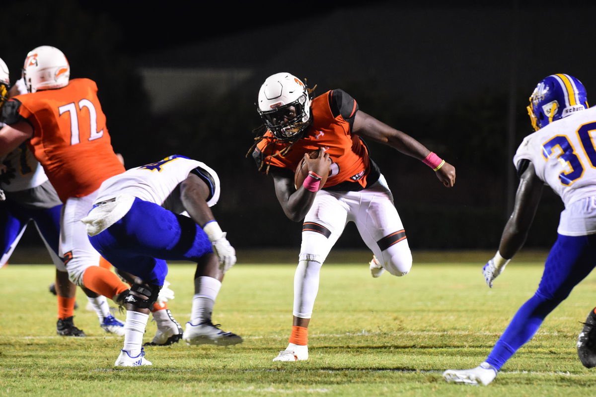 AEVelasquez24's tweet photo. Grateful to say i’ve received my 3rd football offer, to tusculum!! #PioneerUp 🤟🏽 https://t.co/E5Pzu95swK