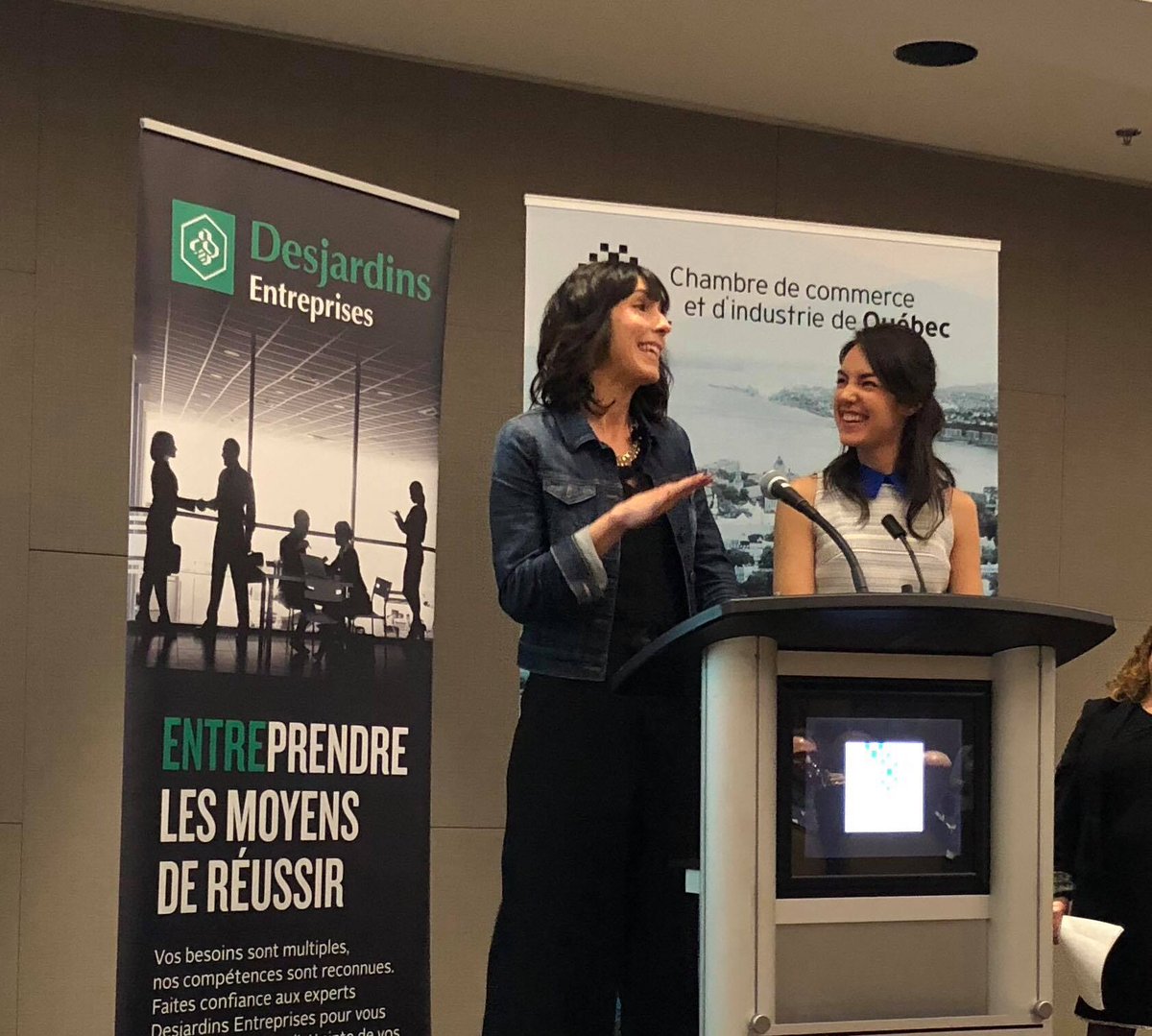 Les ambassadrices des #Fidéides, Anne et Catherine Monna de Cassis Monna &amp; Filles mettent la table quelques minutes avant le dévoilement des finalistes 2018!