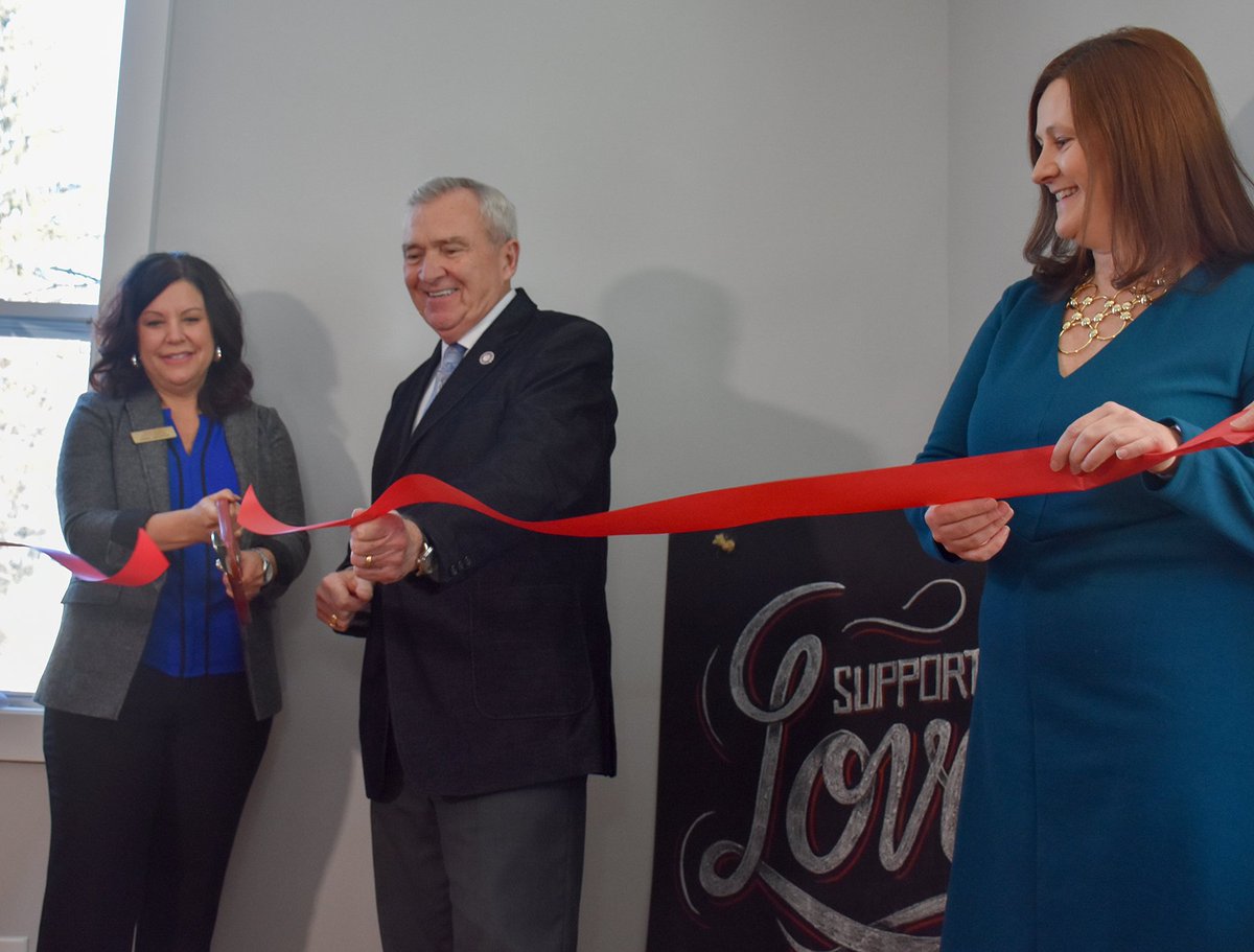 CityofFortWayne's tweet photo. .@MayorTomHenry today helped cut the ribbon on a rehabilitated home that is part of the Vincent Village campus. https://t.co/kCu85BsD4e https://t.co/mYjo1fI1Fc