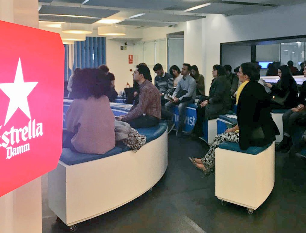 MSMK_'s tweet photo. Siguiendo este #PlanEstrella con @danielrabaneda en #FASHIONFUTURE18 https://t.co/G5uaugIx6N