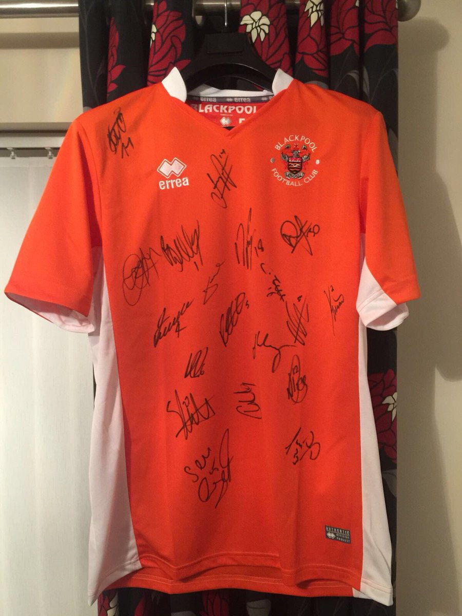 Auctioning this signed <a href="/BlackpoolFC/">Blackpool FC</a> shirt to raise money for Cameron Rowley aged 11yrs battling cancer. highest bid wins. end date Fri 26th Jan. please share RT. #blackpoolfc #jayspearing #nathandelfouneso <a href="/ScottQuigley1/">Quigs</a>  <a href="/seanlongstaff97/">Sean Longstaff</a> <a href="/brenrow99/">Brenden Rowley</a> <a href="/Andy_Dj_Laird/">Andy Laird</a> #maxclayton