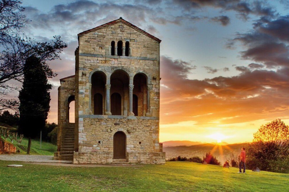 enzobianchi7's tweet photo. Un tempo questo gioiello era luogo di incontro
per uomini, donne e pellegrini in cerca di Dio:
oggi è una chiesa campestre,
deserta, sempre vuota
ma la sua presenza basta per dire
la sete umana di bellezza e di infinito. https://t.co/PMneLfuOe8
