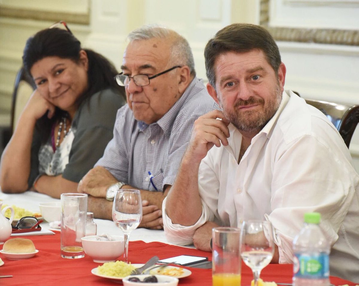 Orrego's tweet photo. Escuchar cómo nuestras vecinas pasaron del escepticismo a la confianza en la @unidaddeplanes y su trabajo en LA Legua,Bajos de Mena, Parinacota y El Castillo  nos llena de alegría! Como #GoreRM hemos trabajado con ahínco para hacer de #StgoRM una ciudad +justa, humana e inclusiva https://t.co/FgyQ7MISvA