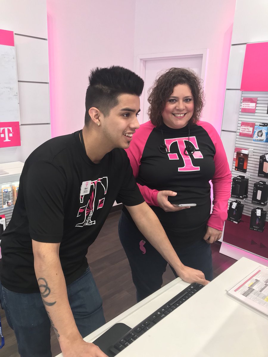 JordanaThorburn's tweet image. @jennifernava walking her peeps through TFB appointment setting😁 @RitmoLatinoTmo #OneTeam #SWisBEST #SWtpr