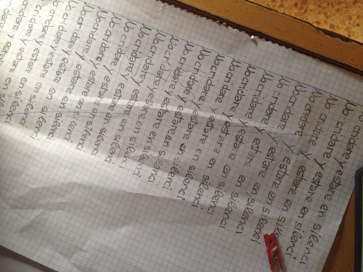 Oscarcmx21's tweet photo. Podrieu pensar que he trobat una antiguitat d'aquelles que es feien servir per reflexionar als alumnes de com s'han de comportar a la classe... però no! És del segle XXl (18.01.18) #piv17 https://t.co/nYAKlO5WPq