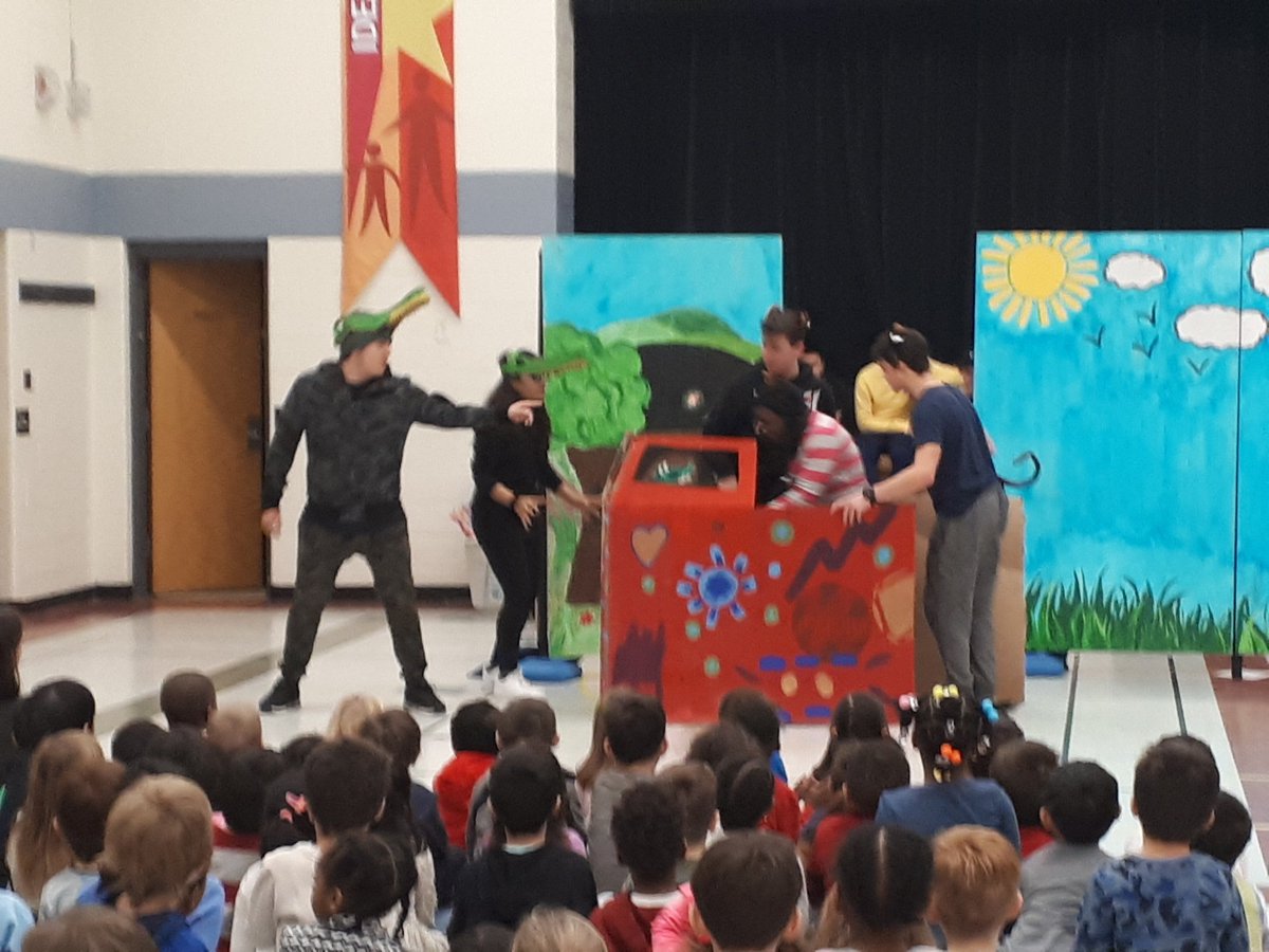 sharmeen_kashif's tweet photo. Our second day of Erindale students' drama performance at elementary schools @ThornLodgePS  and Oakridge p.s @ErindaleSS  @srtrupp https://t.co/smlwEJUucF